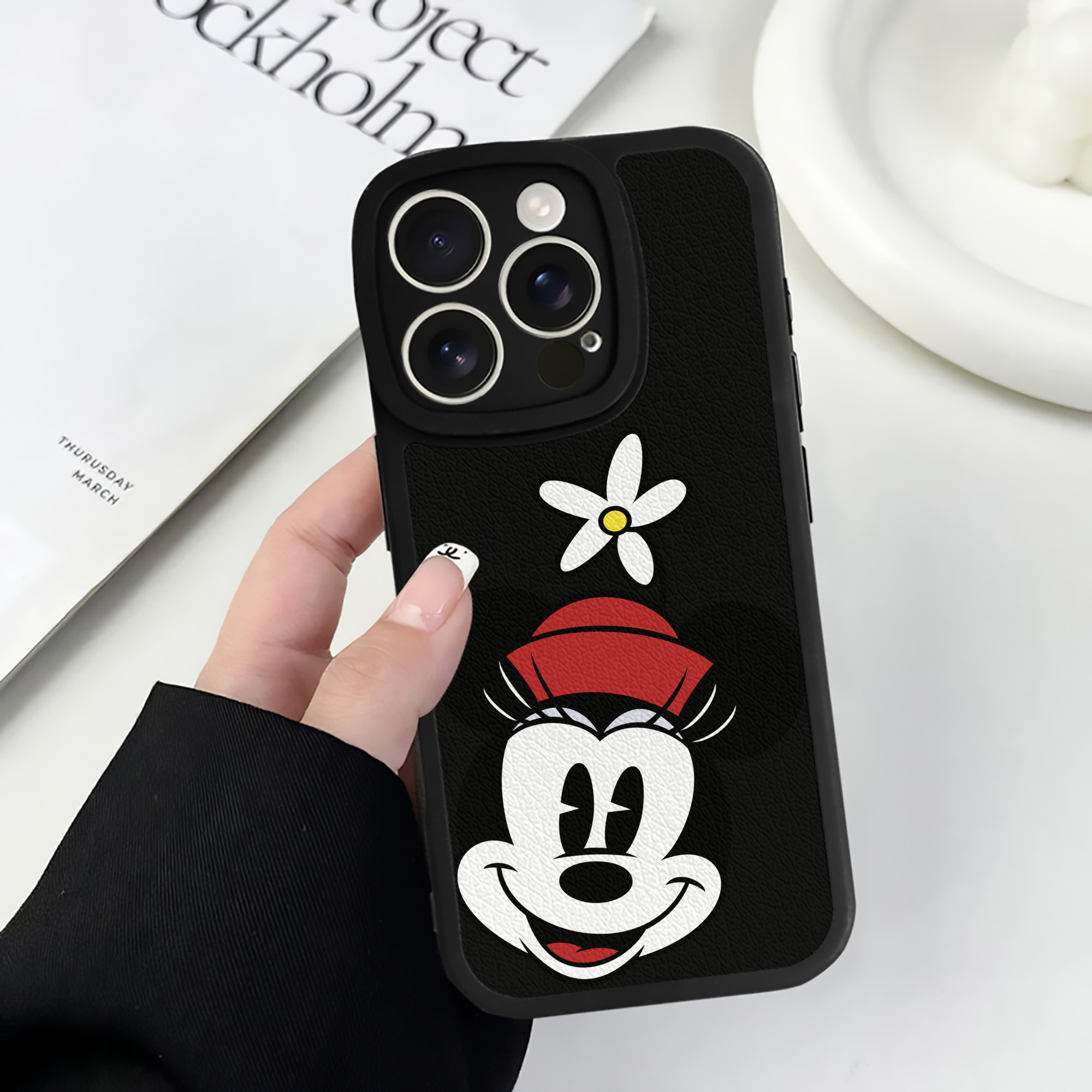 （画像用） ミッキーマウス Mickey Mouse 【iPhone 16シリーズ対応】シリコンスマホケース（レザー調） 材質：シリコン